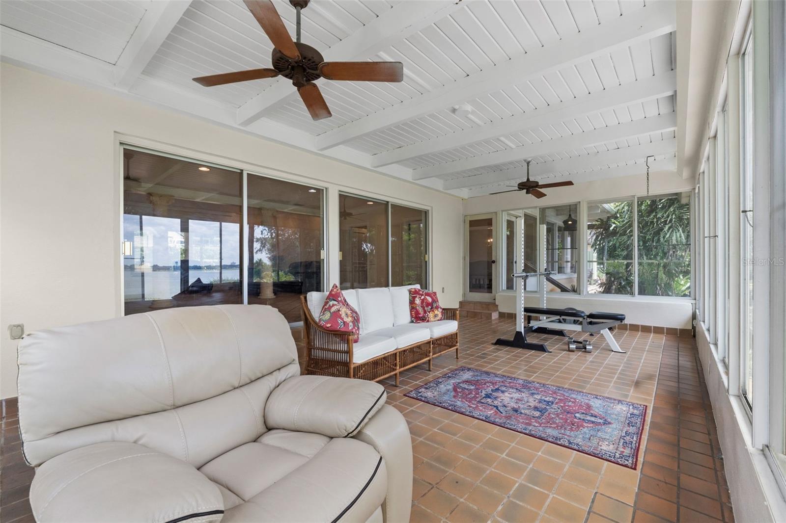 1121 SUNSET DR
