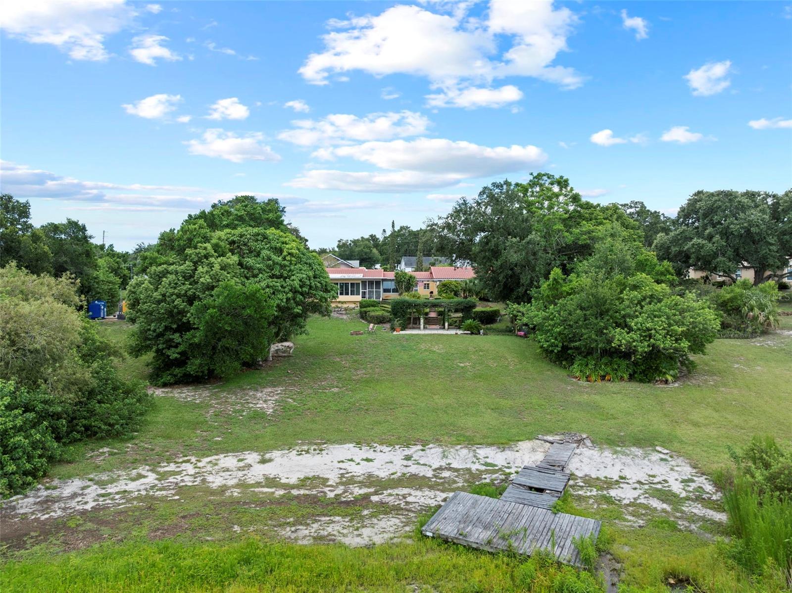 1121 SUNSET DR