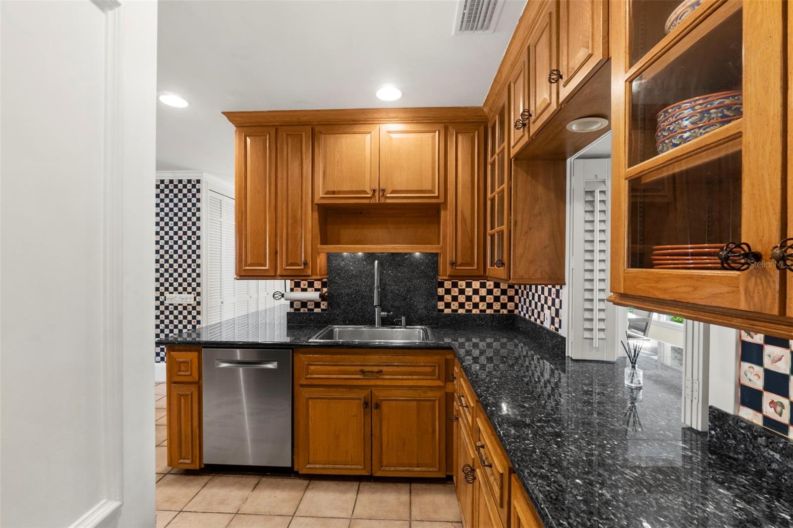 1121 SUNSET DR