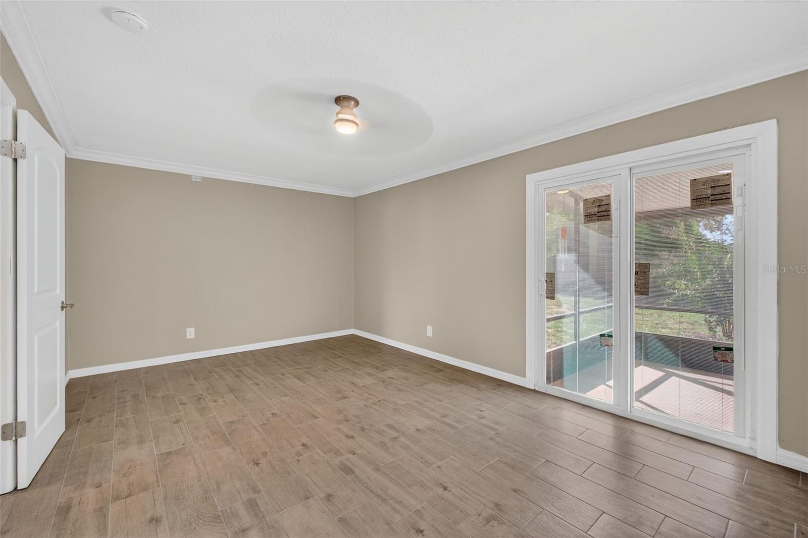 7 E BAY ST