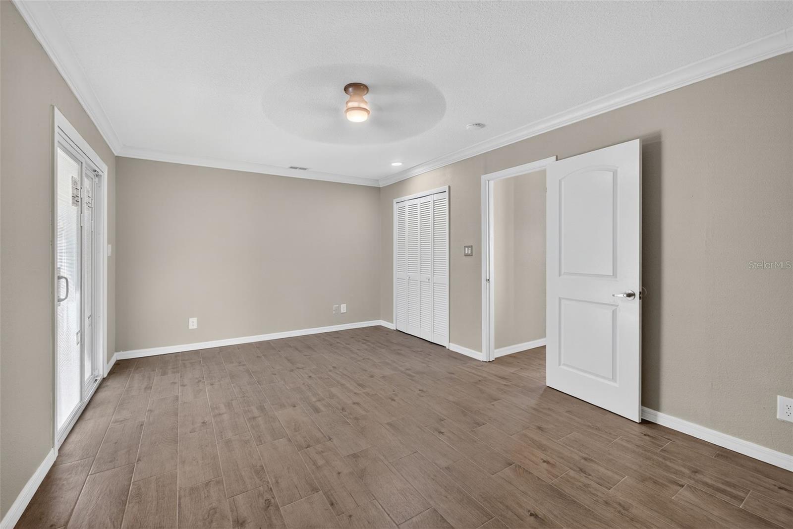 7 E BAY ST