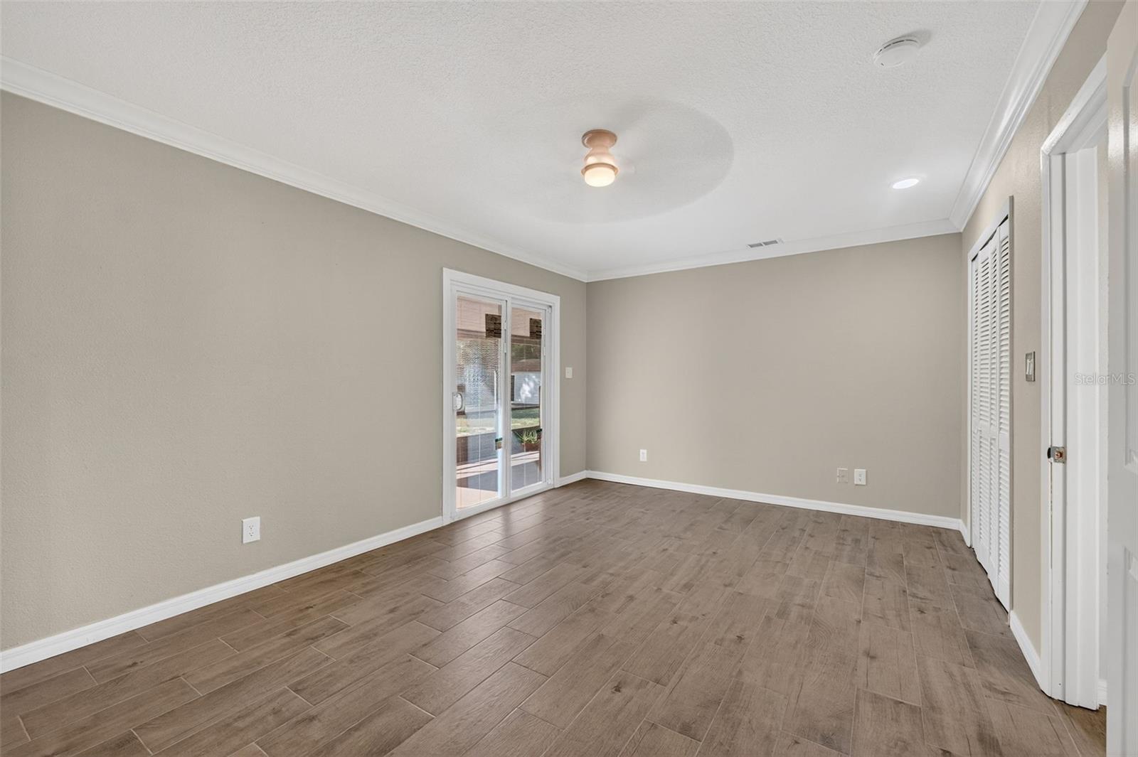 7 E BAY ST