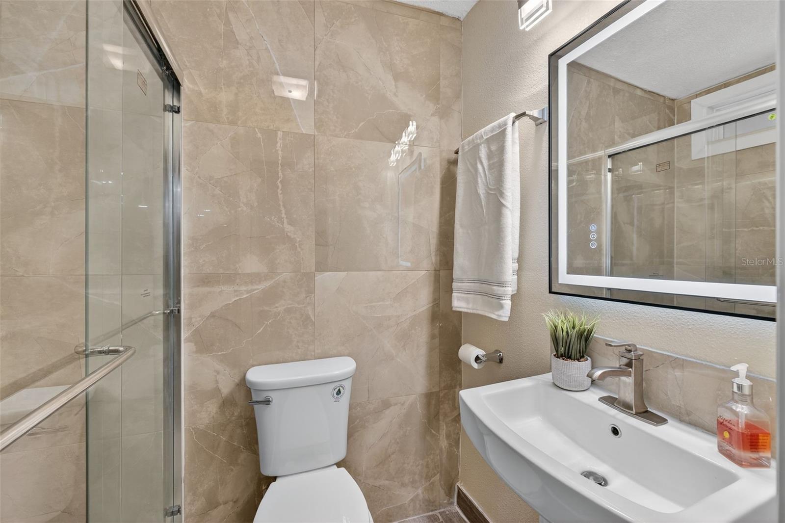 7 E BAY ST