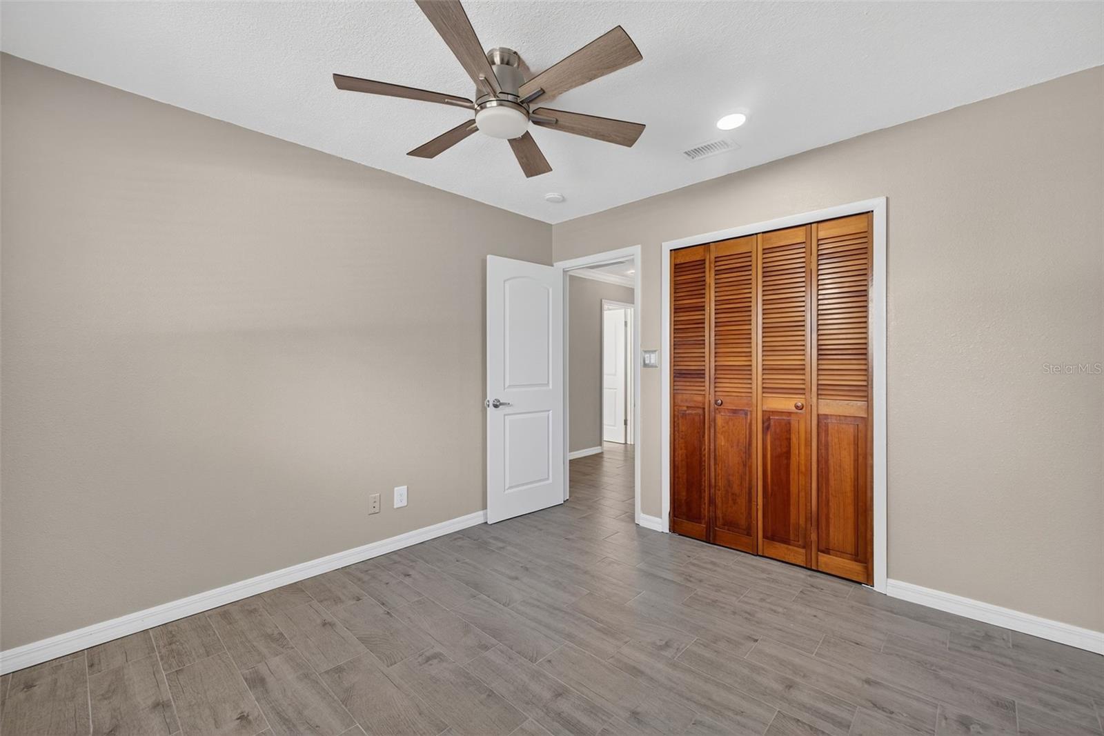 7 E BAY ST