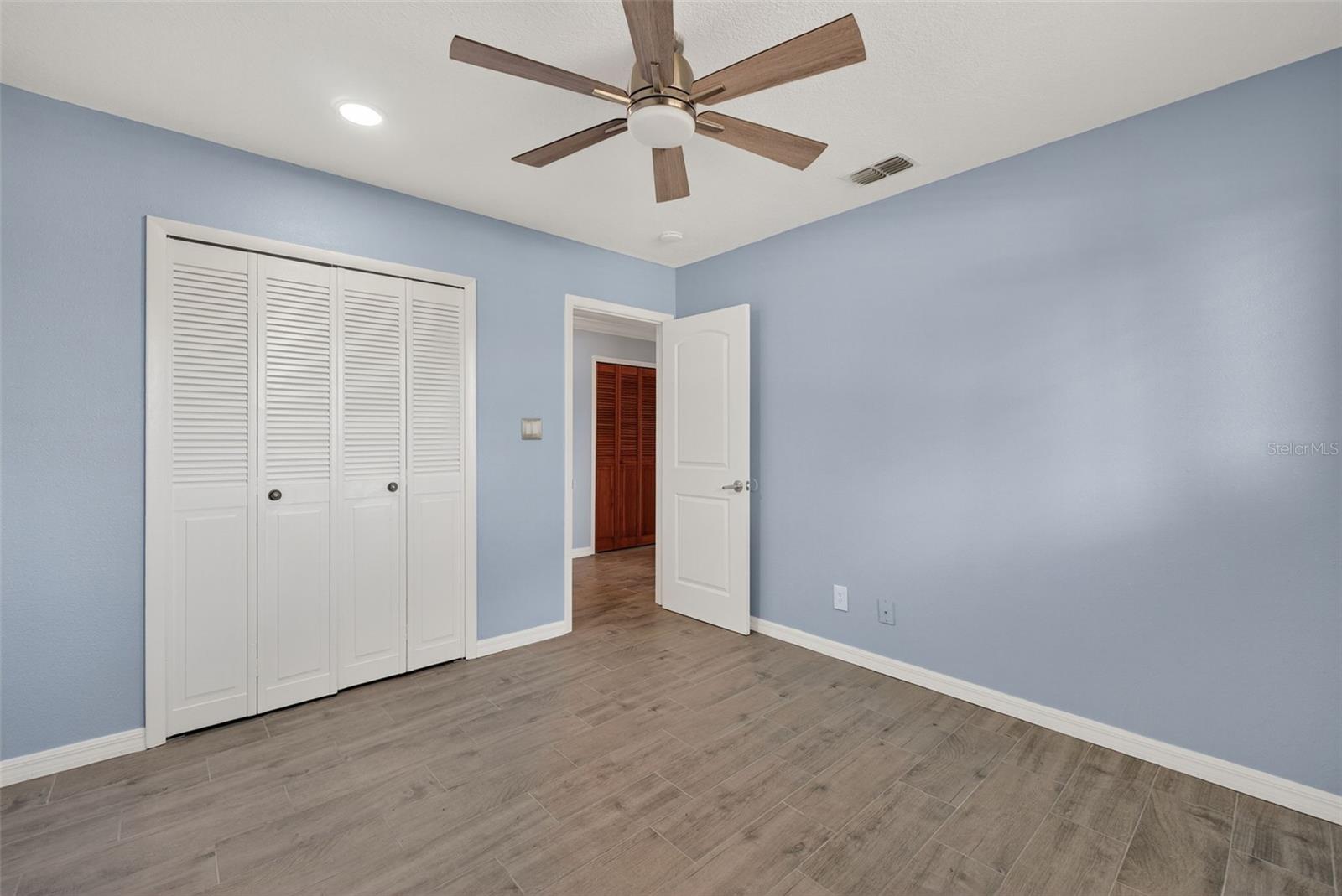 7 E BAY ST