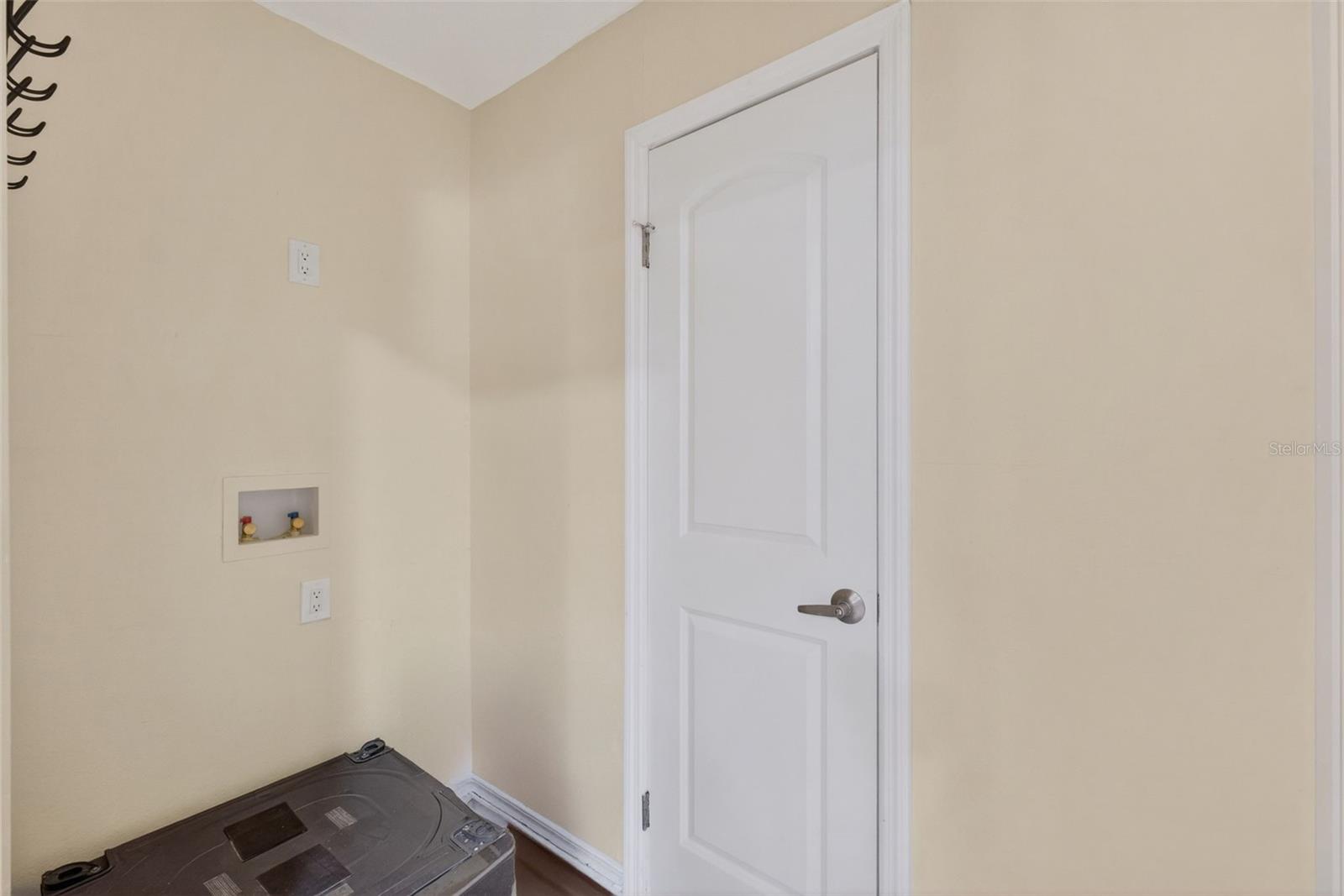 7 E BAY ST