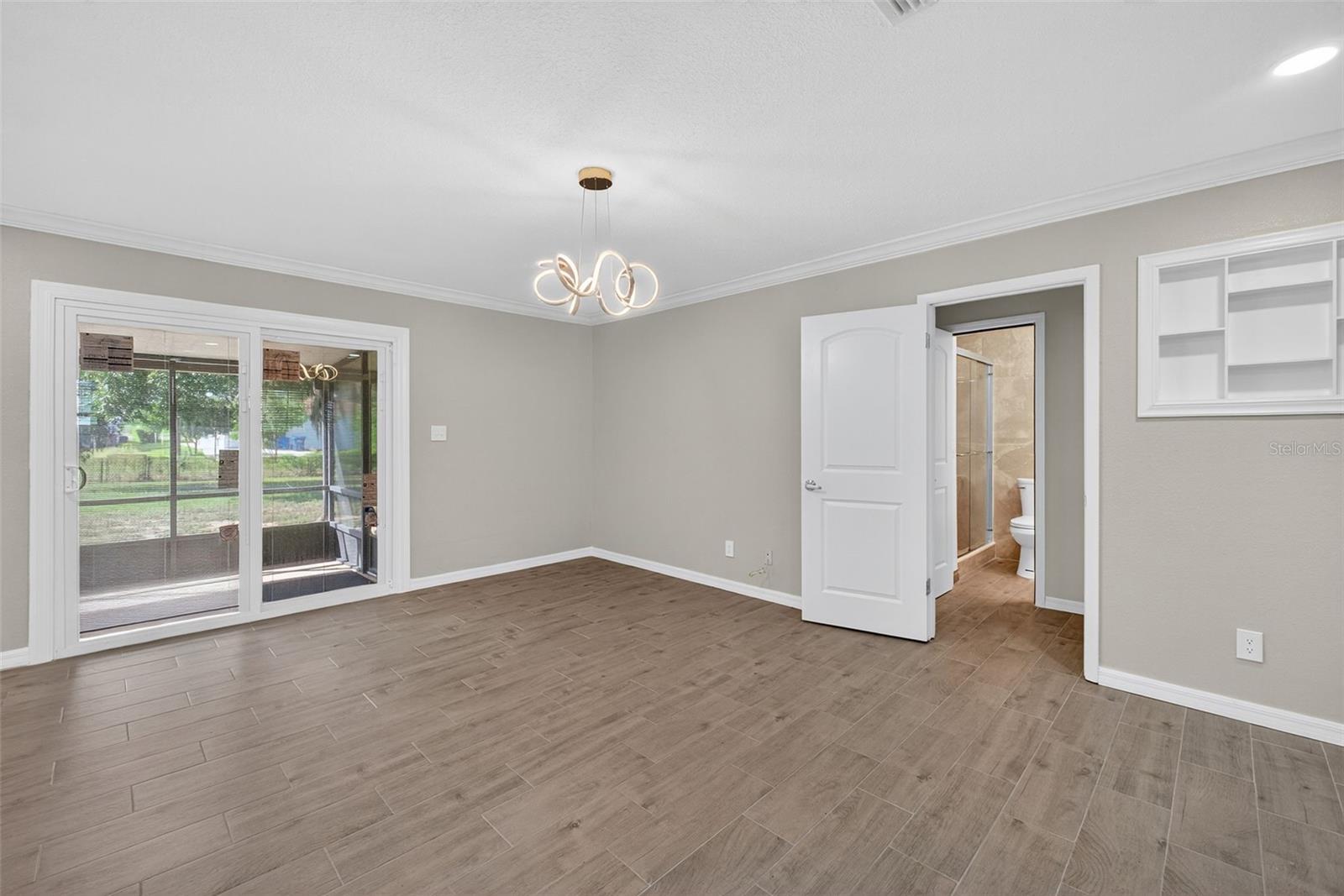 7 E BAY ST