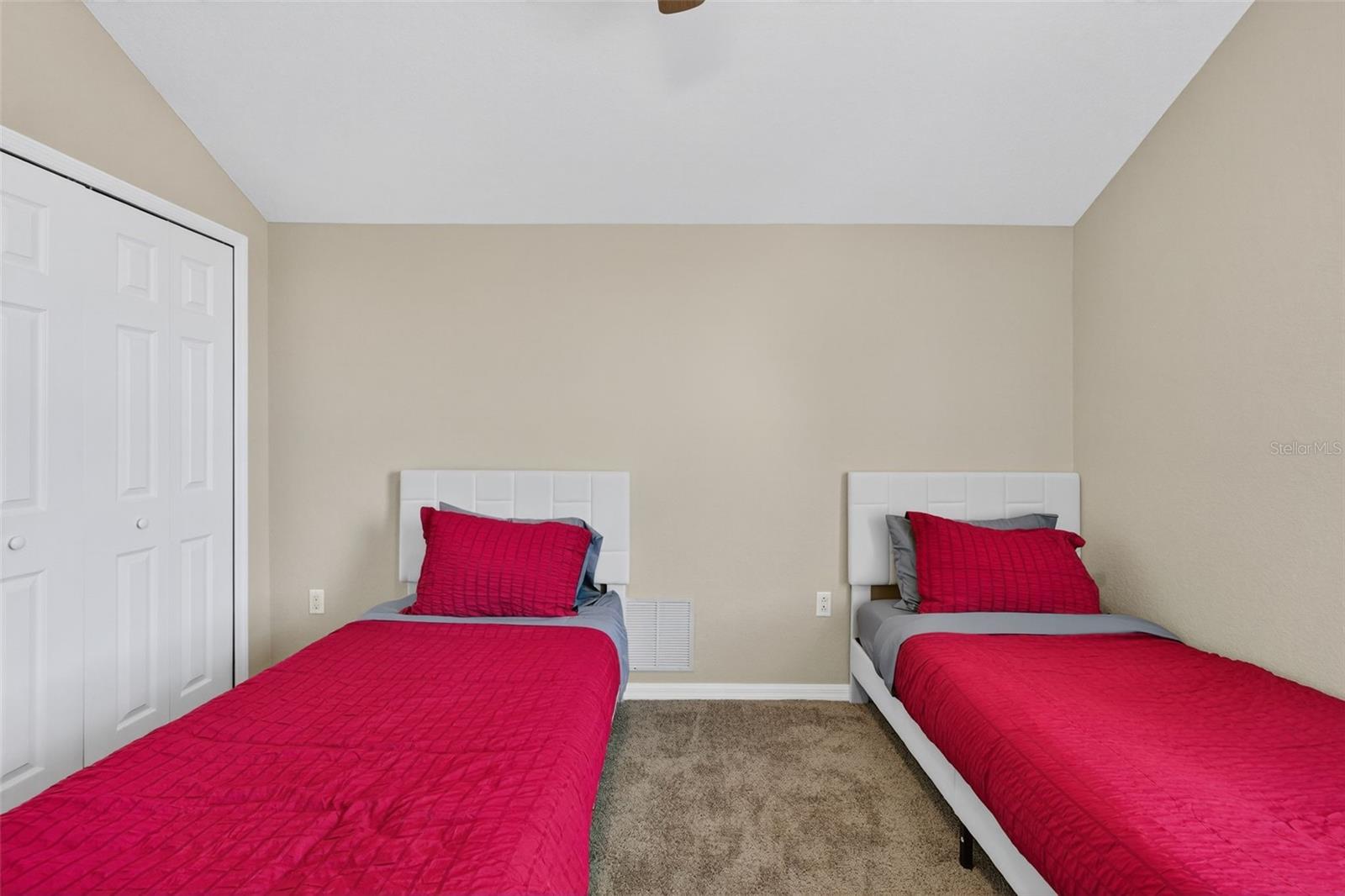 724 ANDALUSIA LOOP