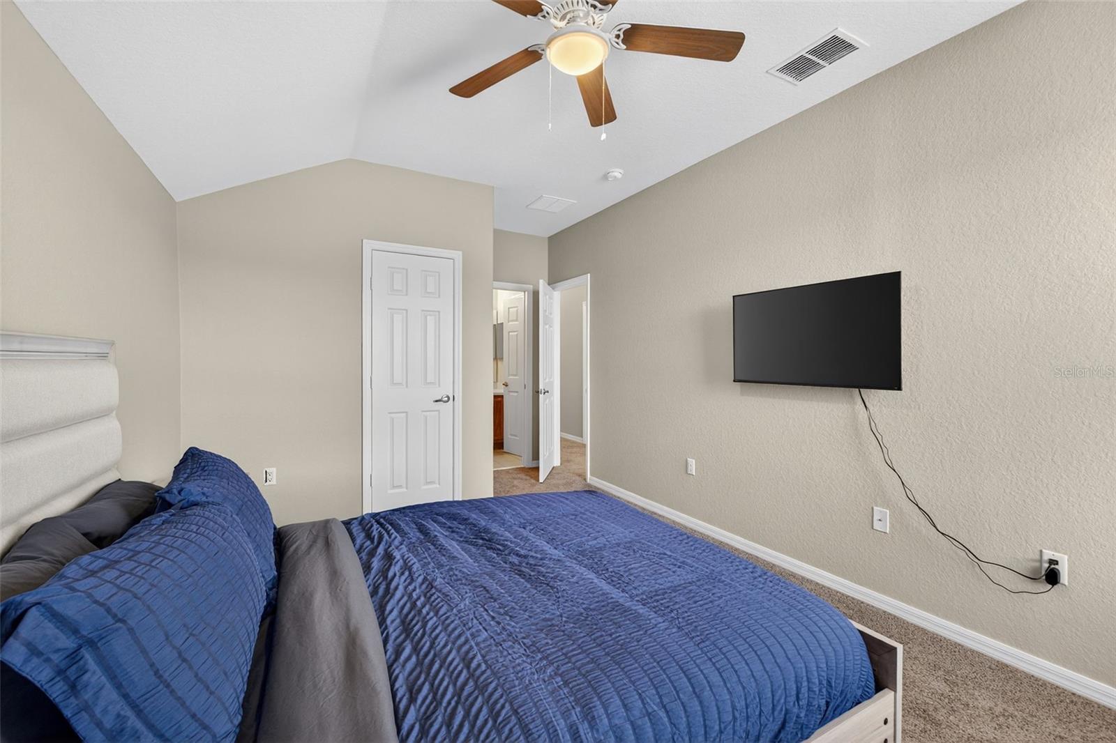 724 ANDALUSIA LOOP