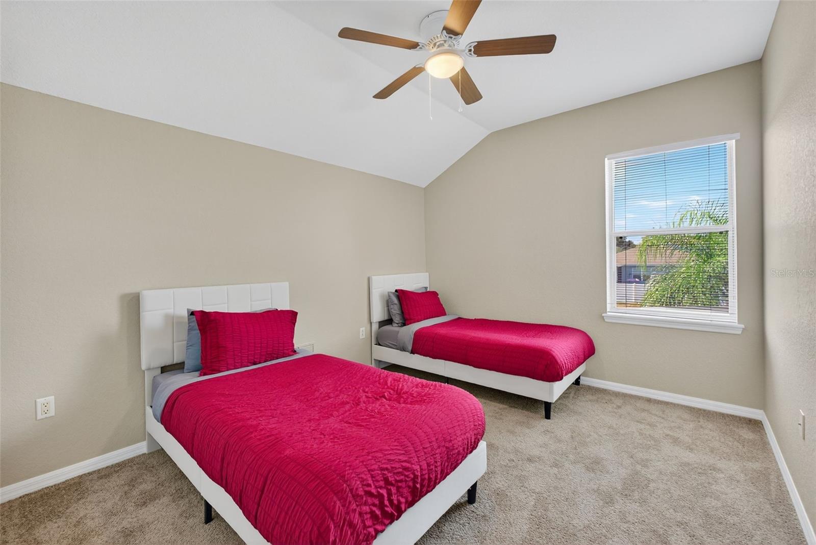 724 ANDALUSIA LOOP