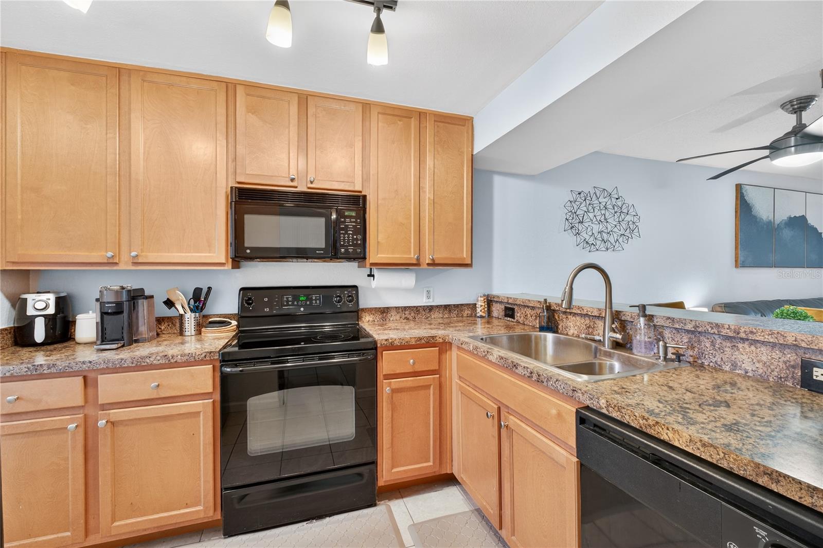 3016 PLAZA TERRACE DR #3016