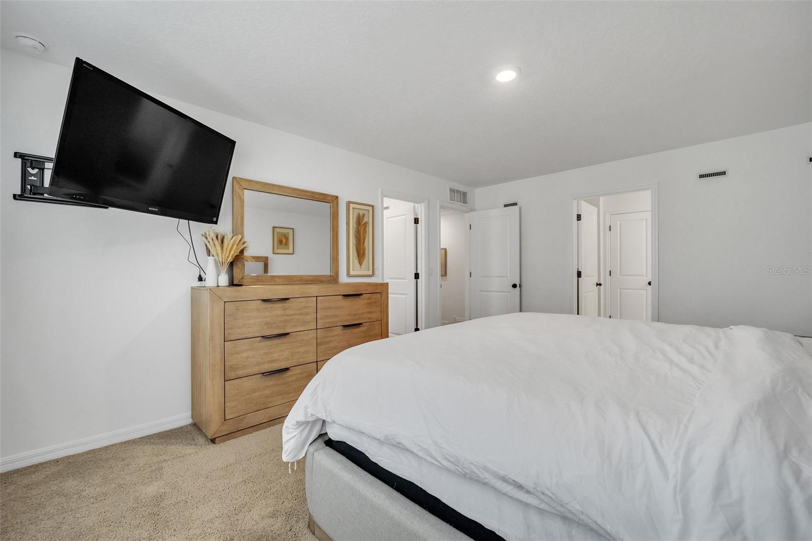 823 LONGBOAT DR