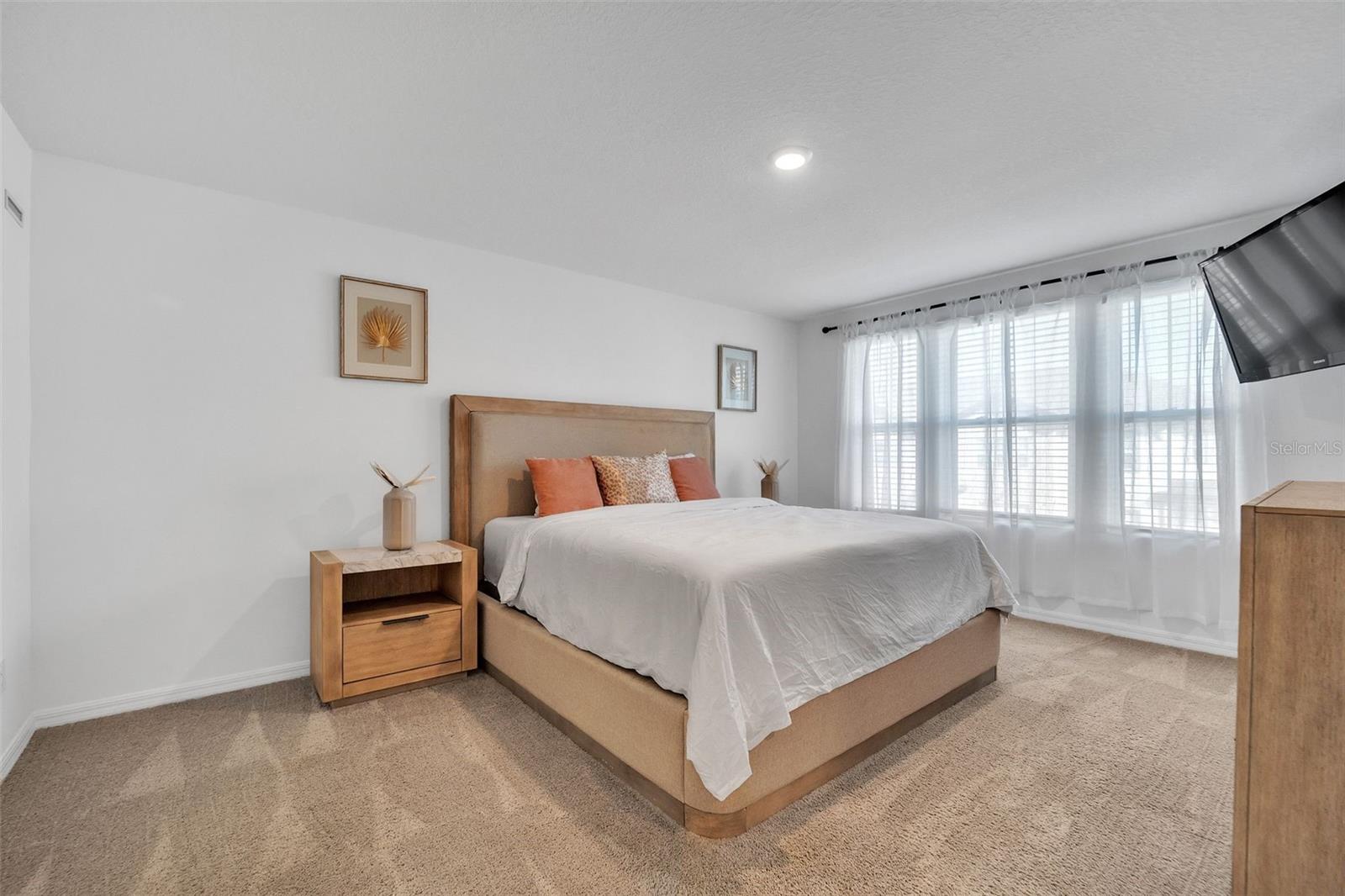 823 LONGBOAT DR
