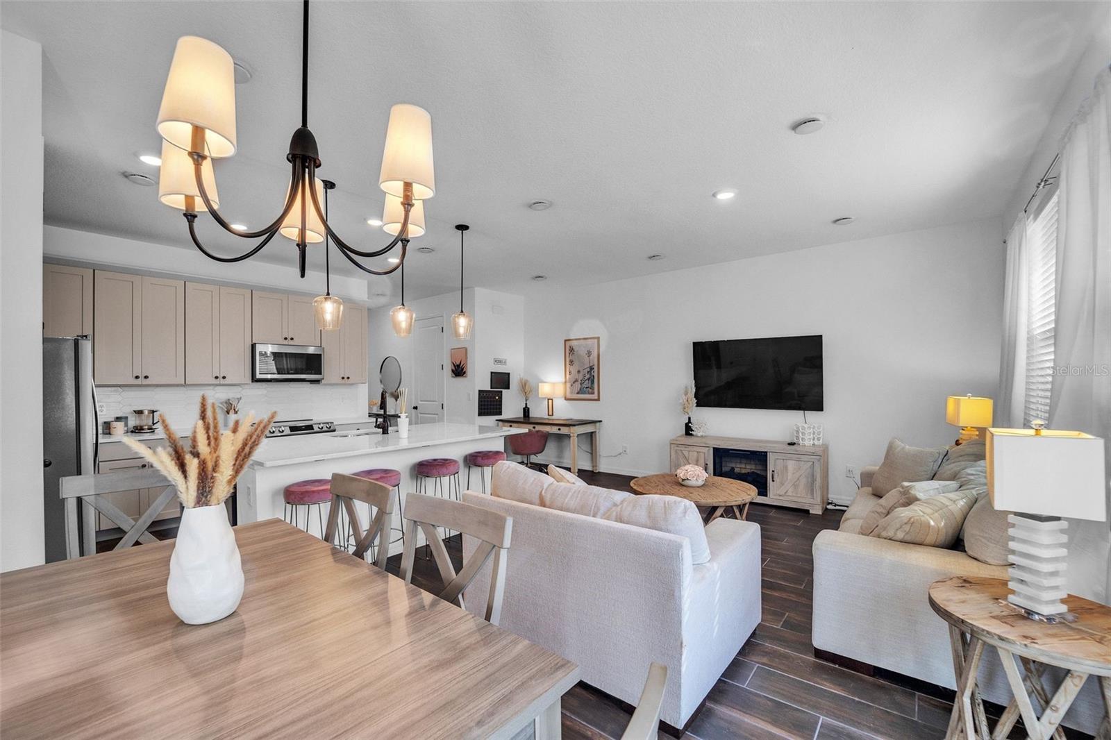 823 LONGBOAT DR