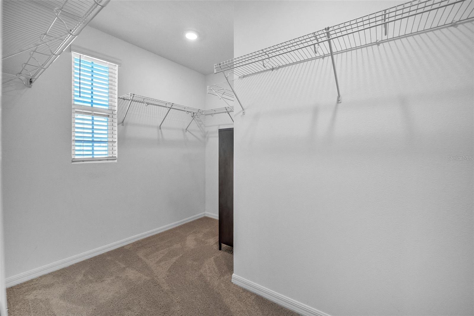 823 LONGBOAT DR