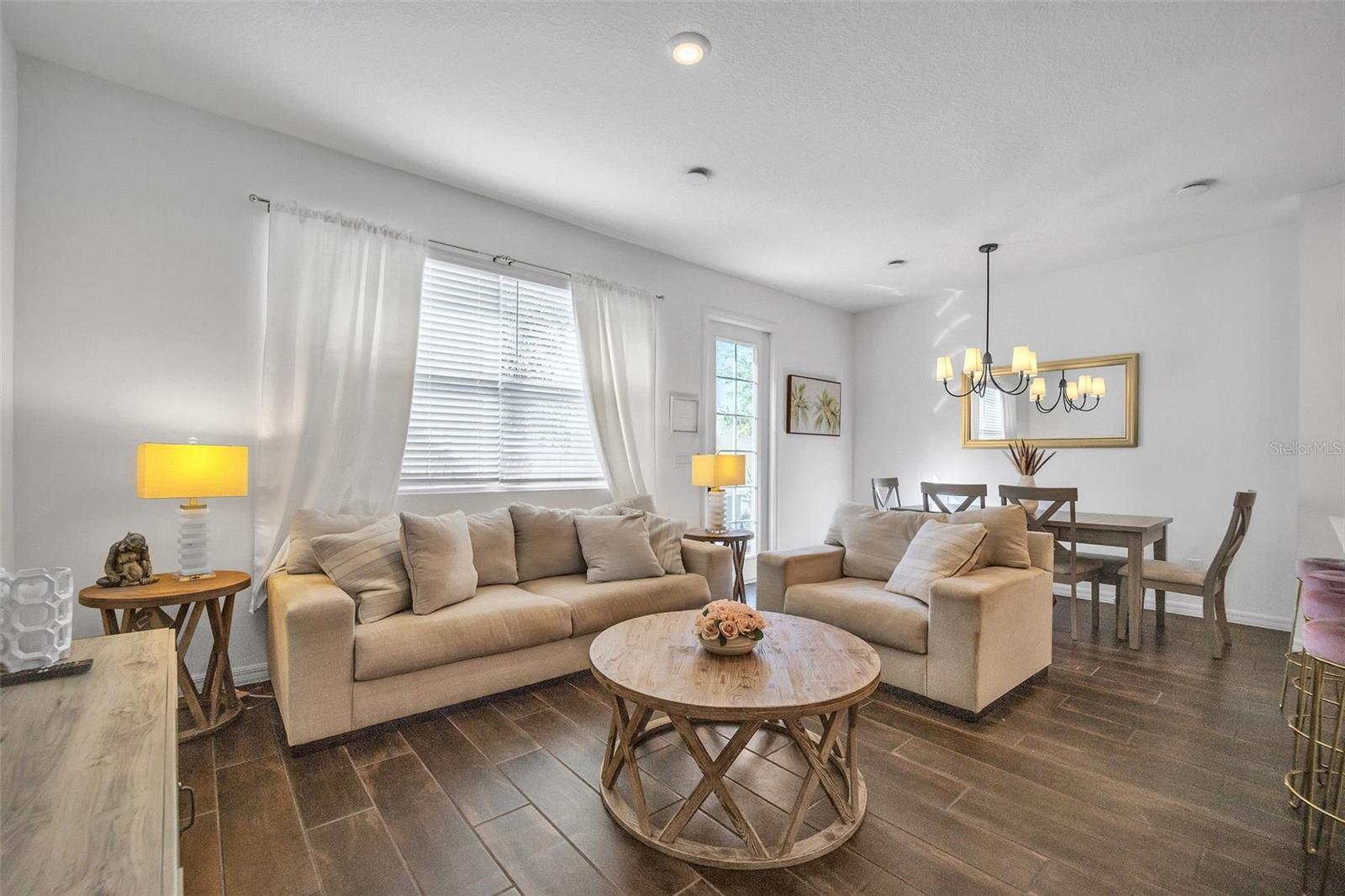 823 LONGBOAT DR