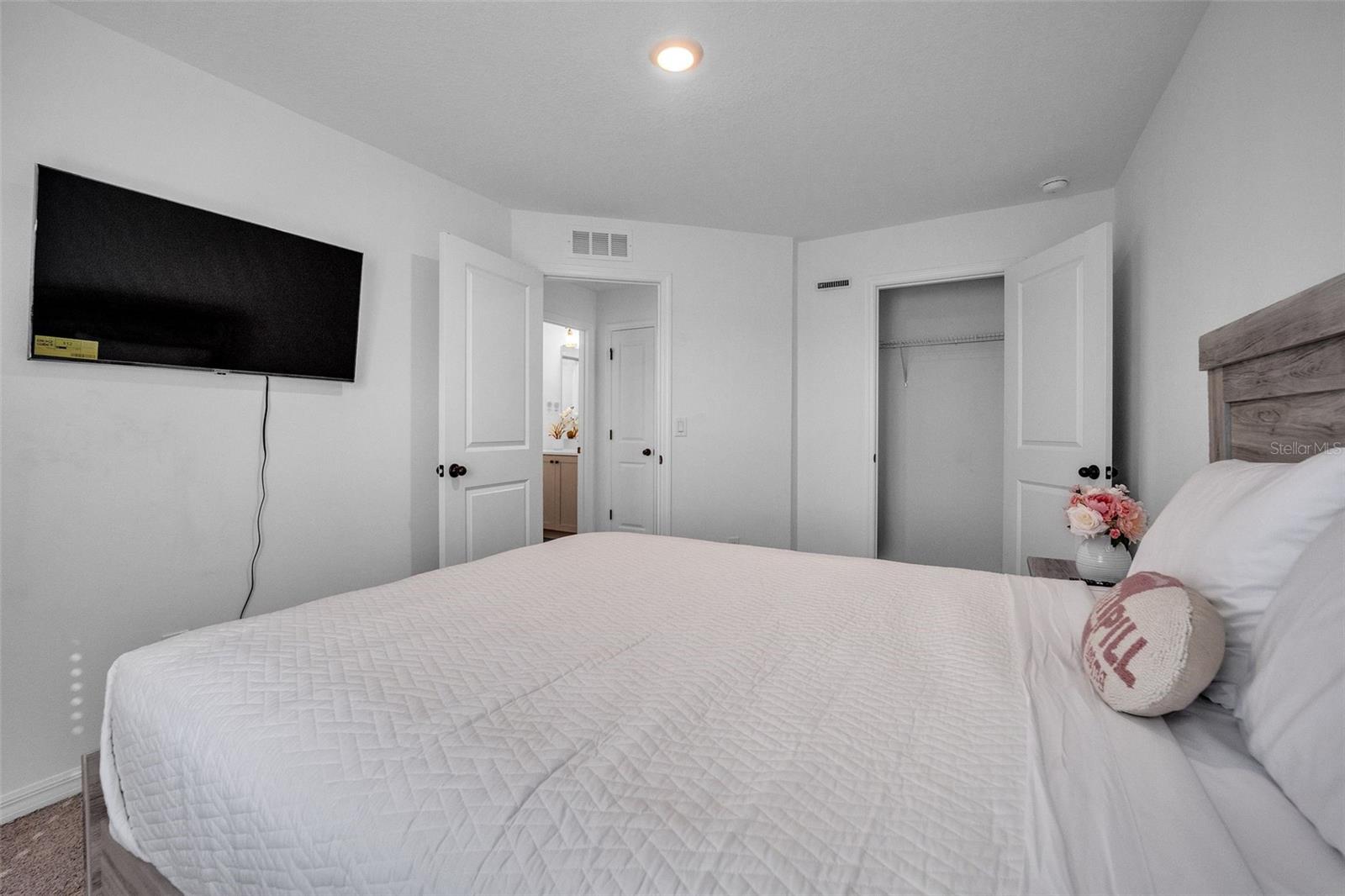 823 LONGBOAT DR