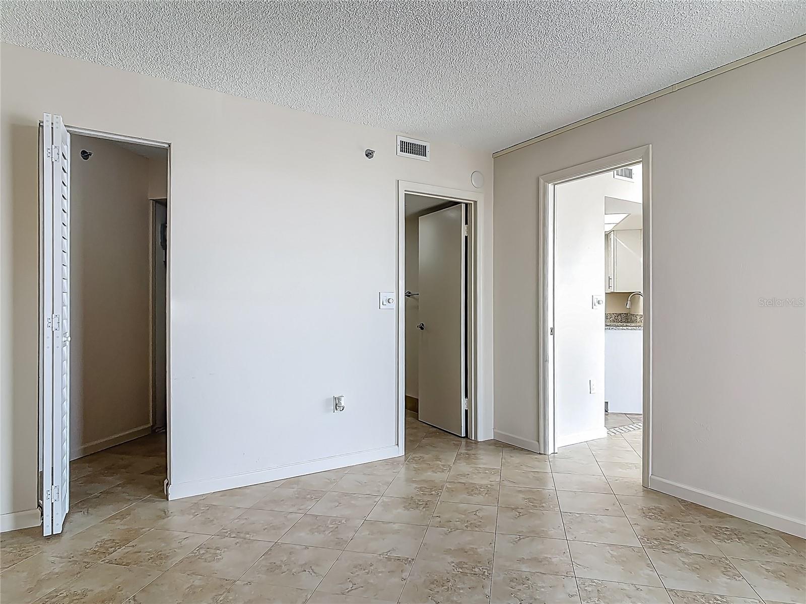 1 OCEANS WEST BLVD #2A1