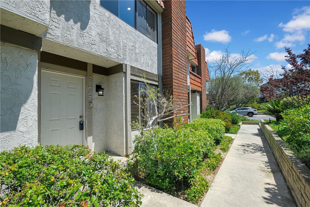 27937 Ridgebluff Court