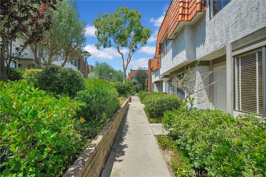 27937 Ridgebluff Court