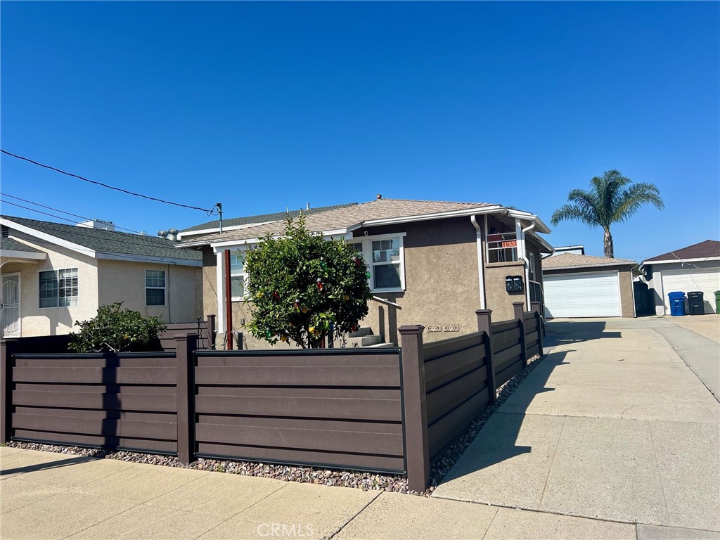 1653 W 215th