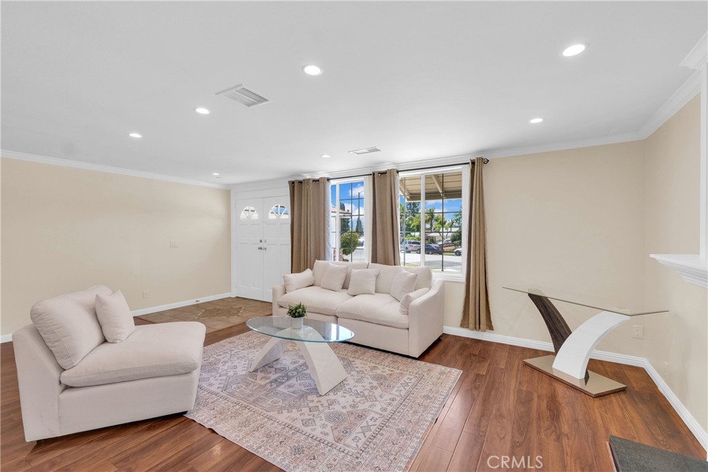 344 S Frankfurt Avenue