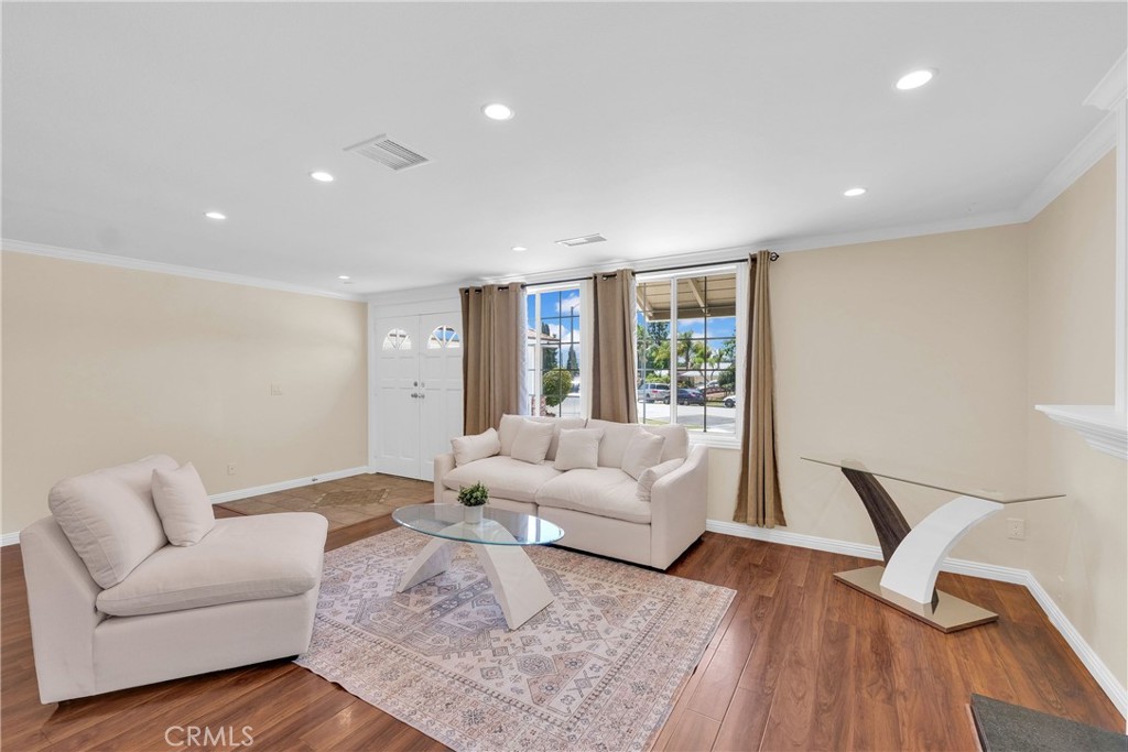 344 S Frankfurt Avenue