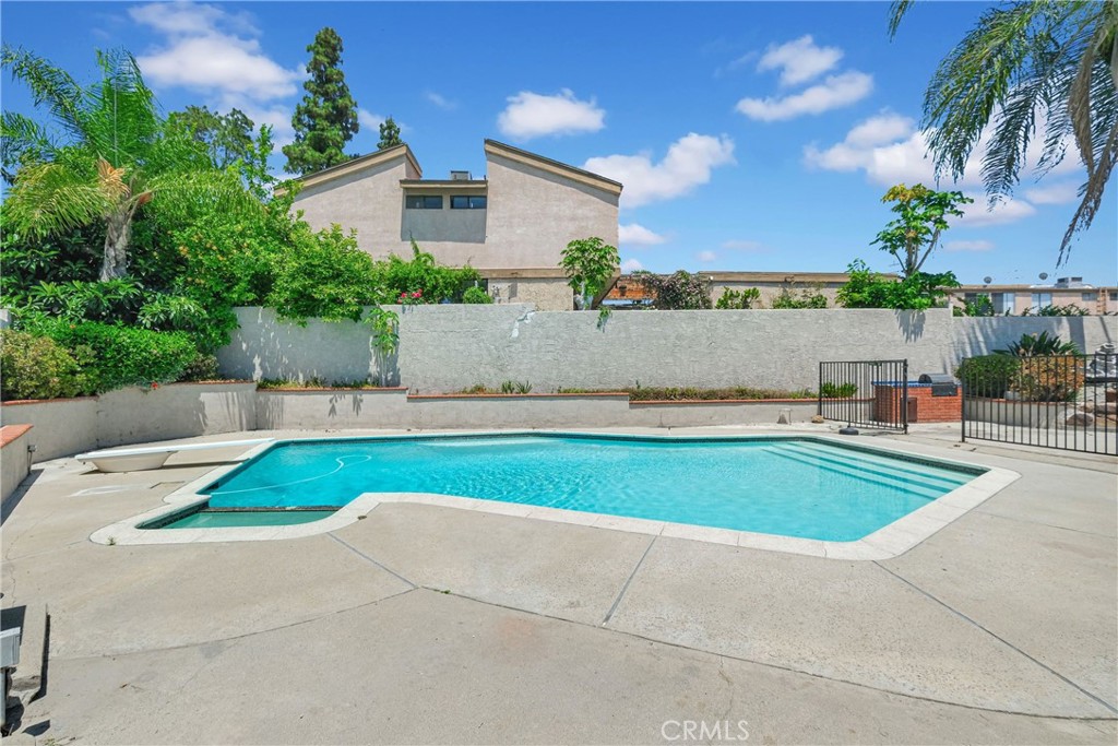 344 S Frankfurt Avenue