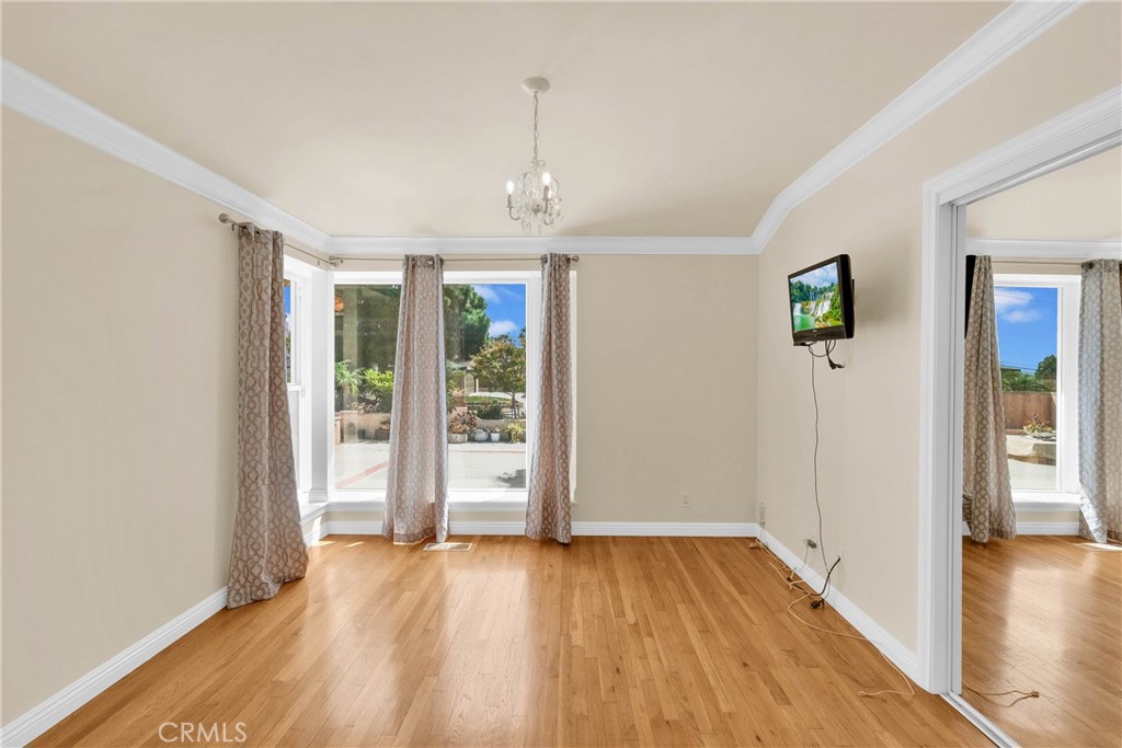 27127 Shorewood Road