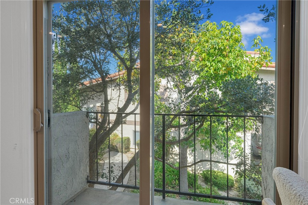 28127 Ridgethorne Court