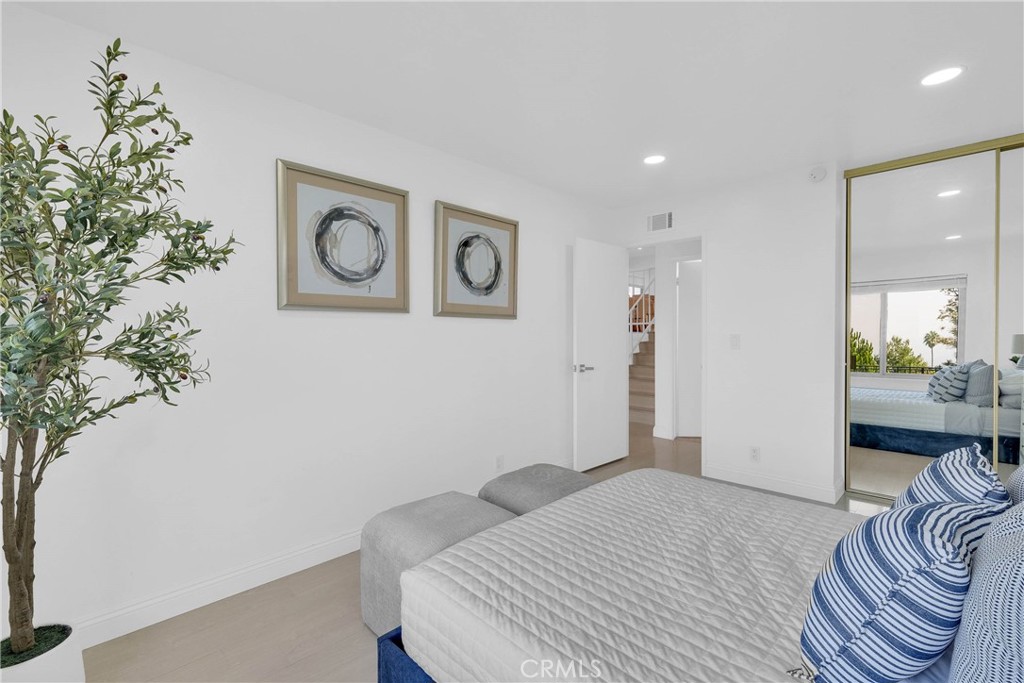 28127 Ridgethorne Court