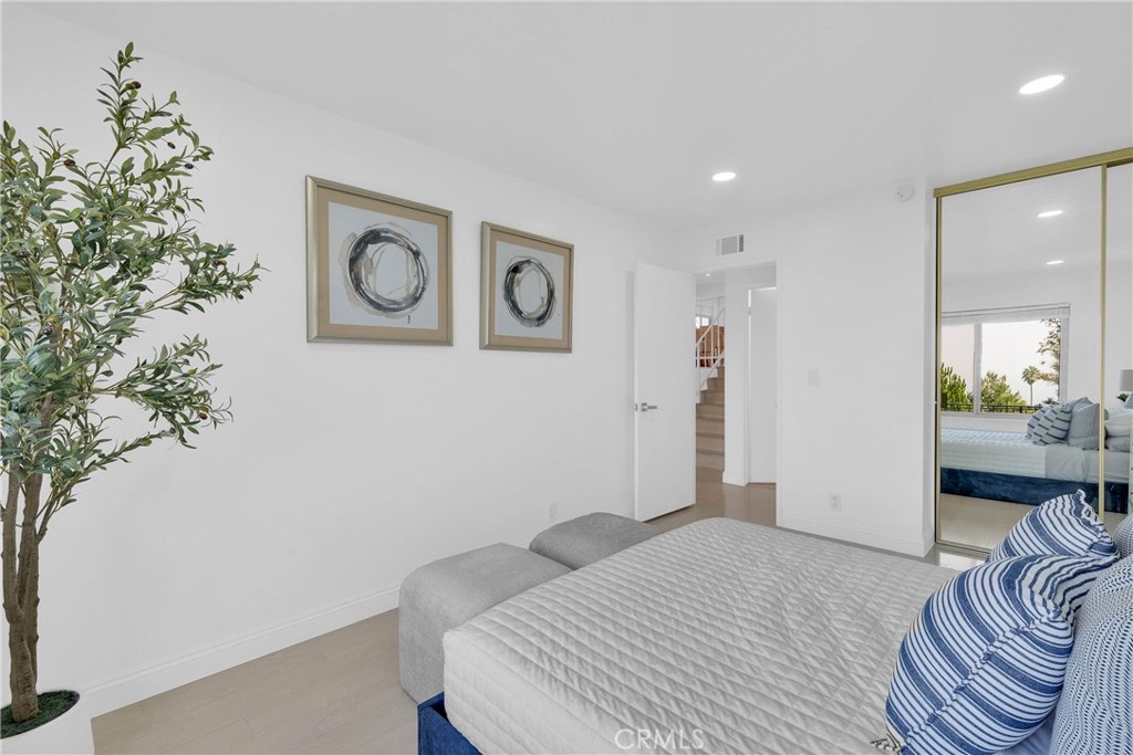 28127 Ridgethorne Court