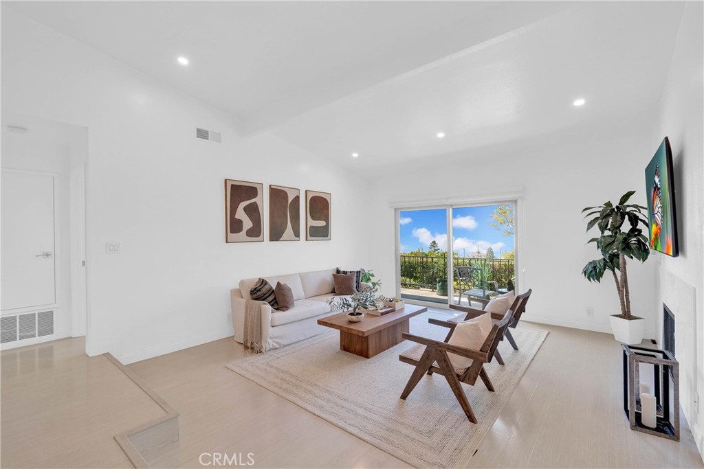 28127 Ridgethorne Court