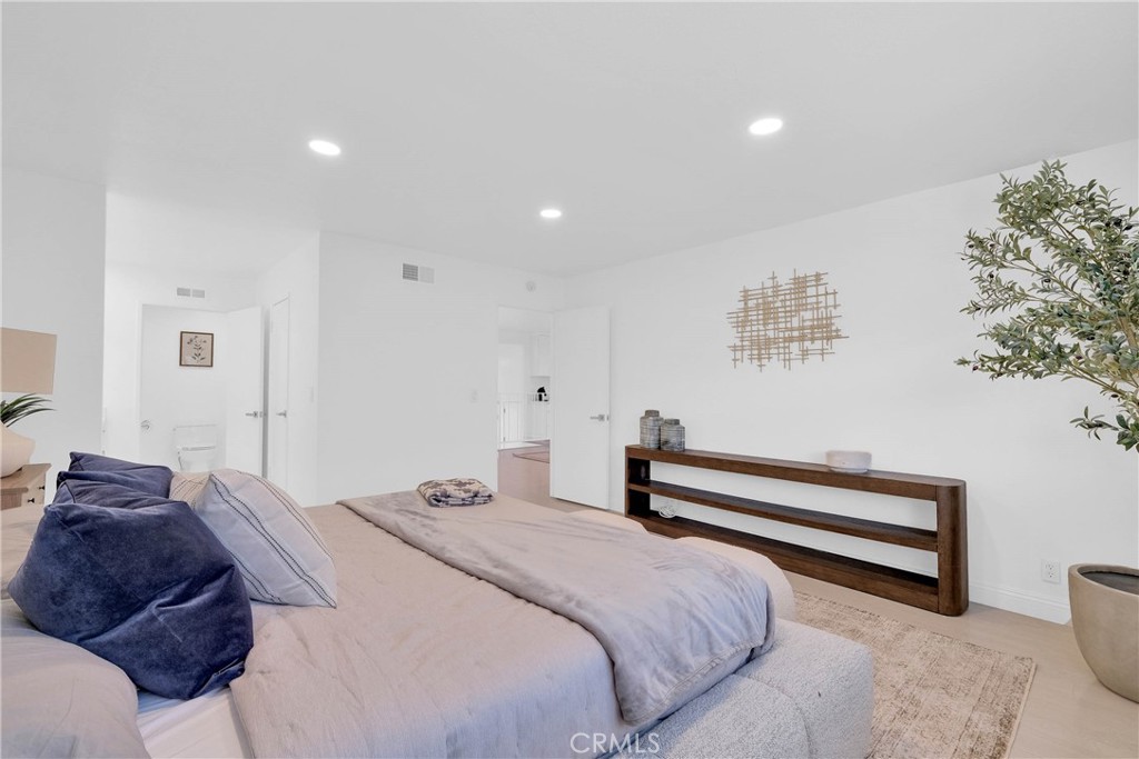 28127 Ridgethorne Court