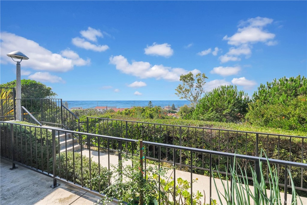 28127 Ridgethorne Court