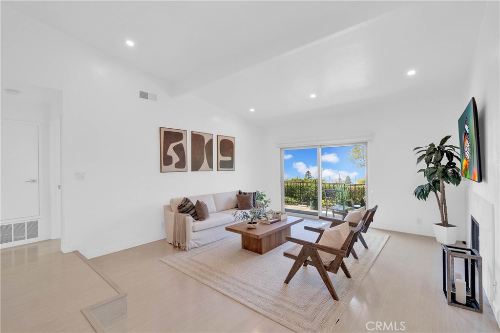 28127 Ridgethorne Court