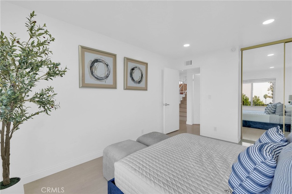 28127 Ridgethorne Court