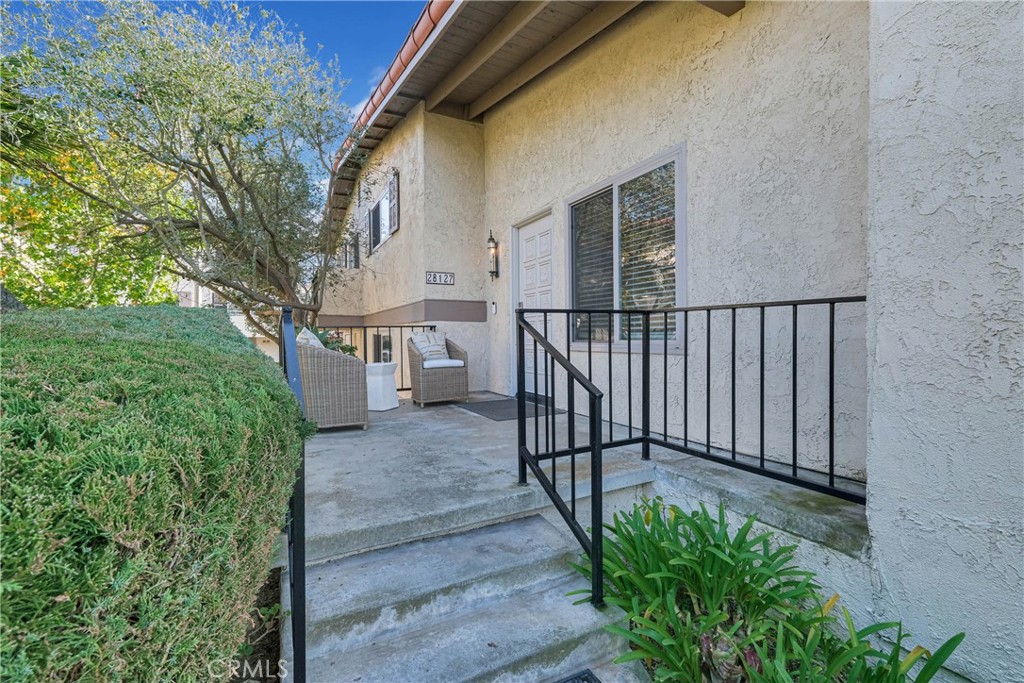 28127 Ridgethorne Court