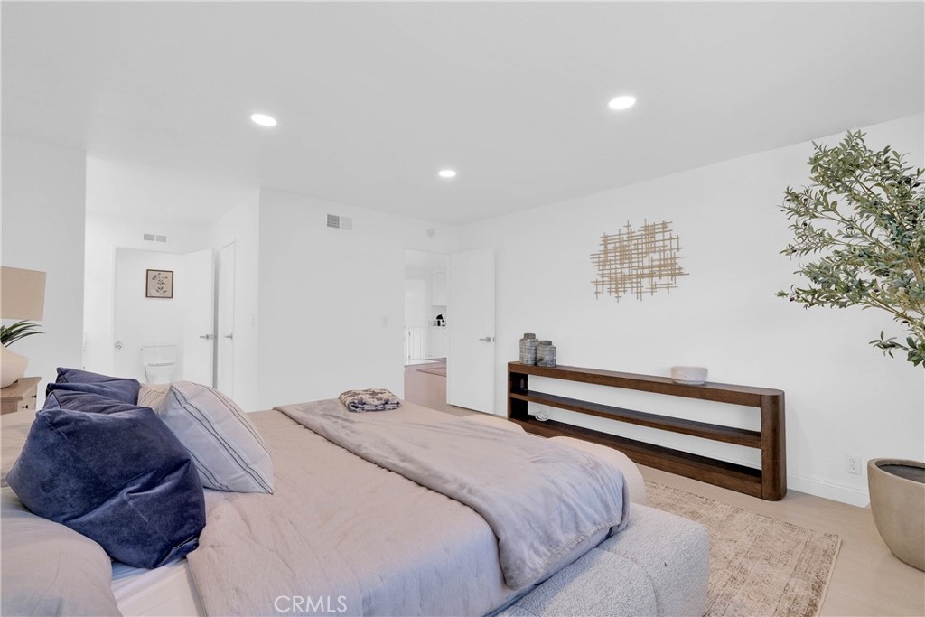 28127 Ridgethorne Court