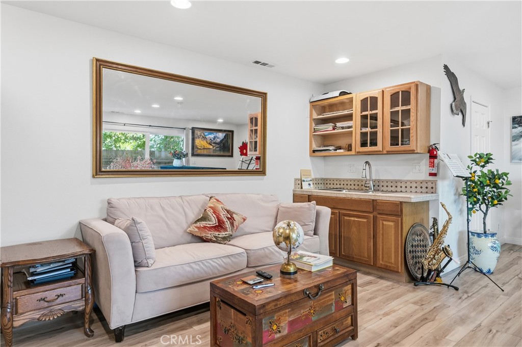 195 Knoll