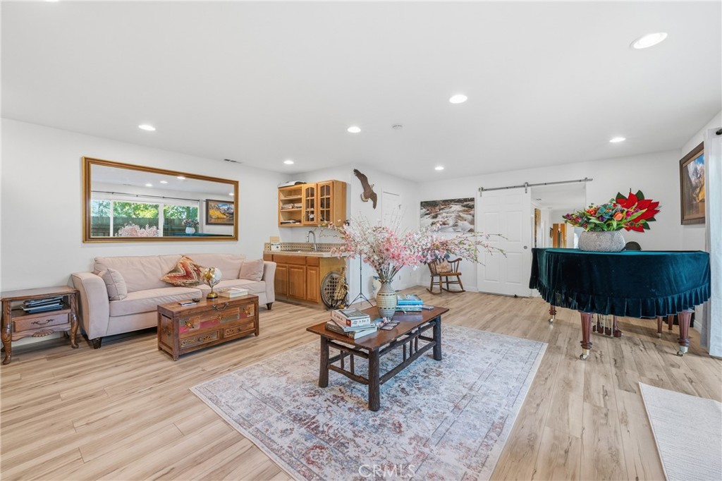 195 Knoll