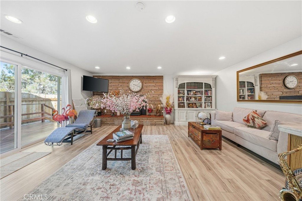 195 Knoll