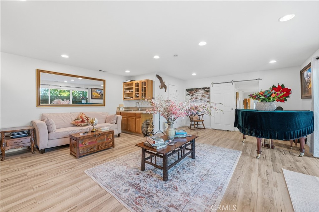 195 Knoll