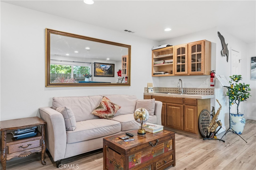195 Knoll