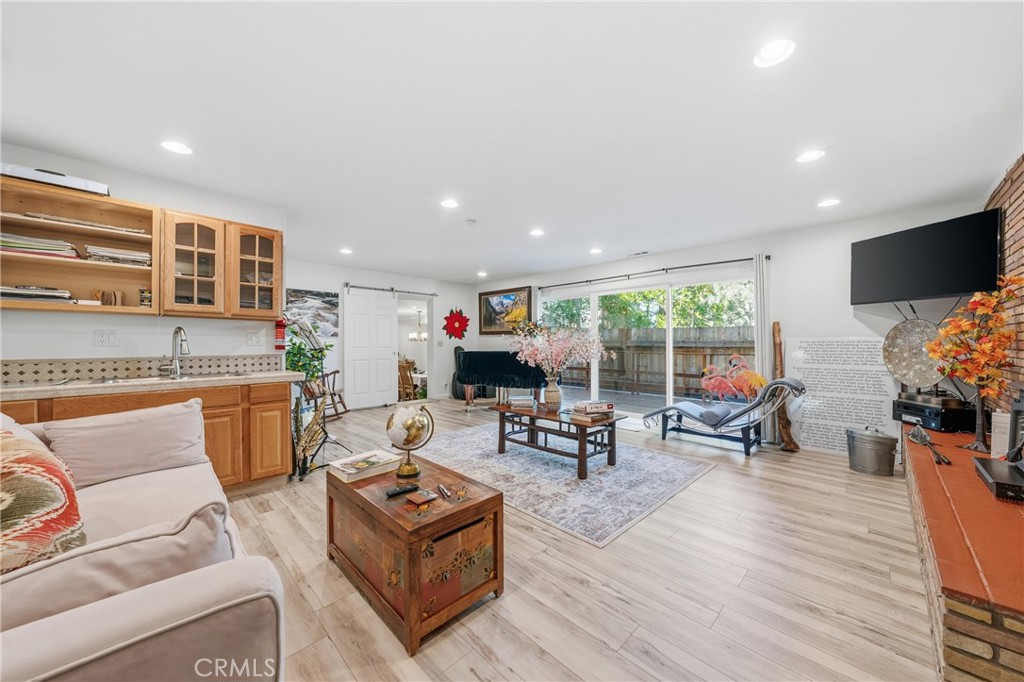 195 Knoll