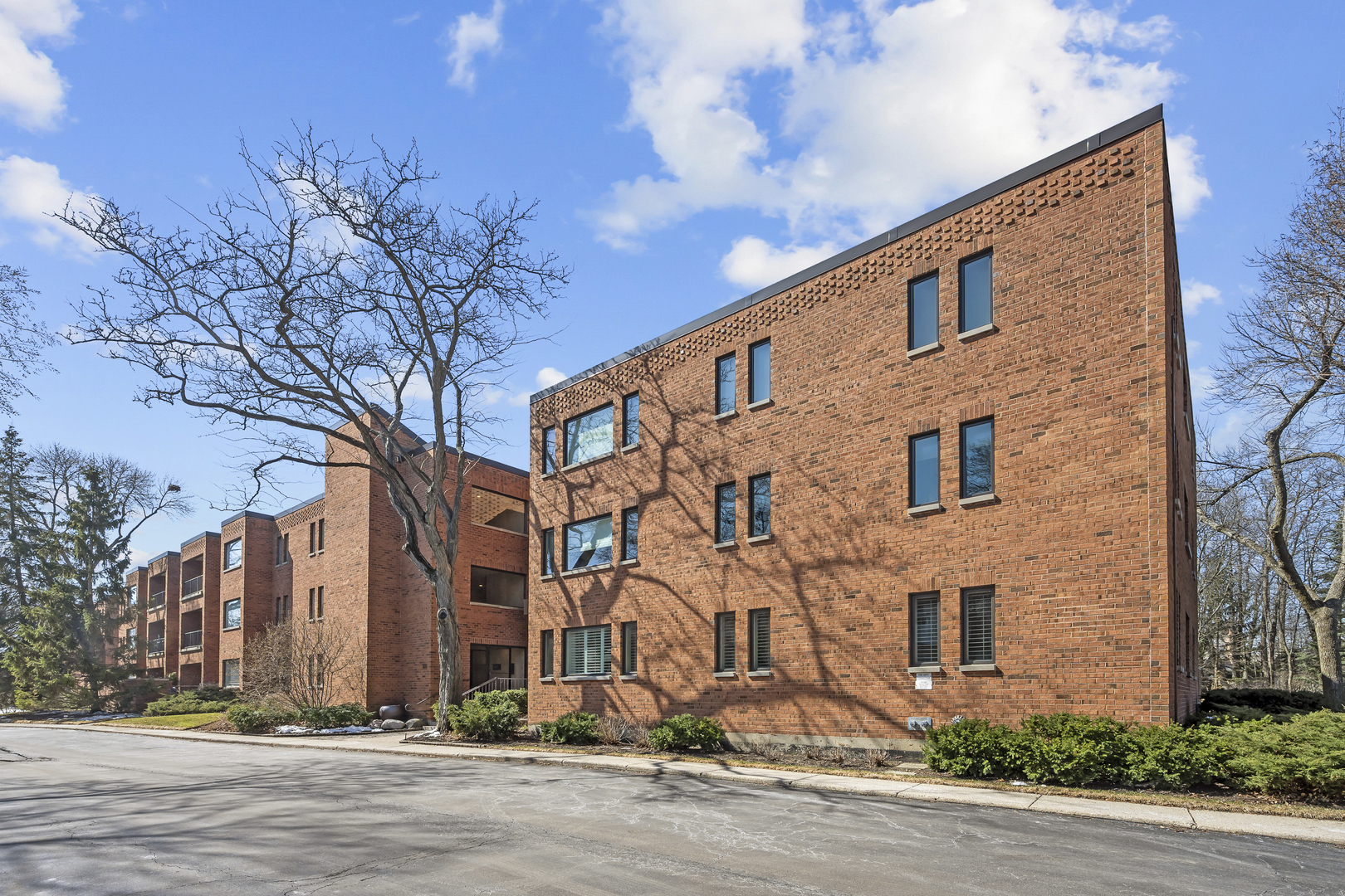 105 E Laurel Avenue Unit: 106