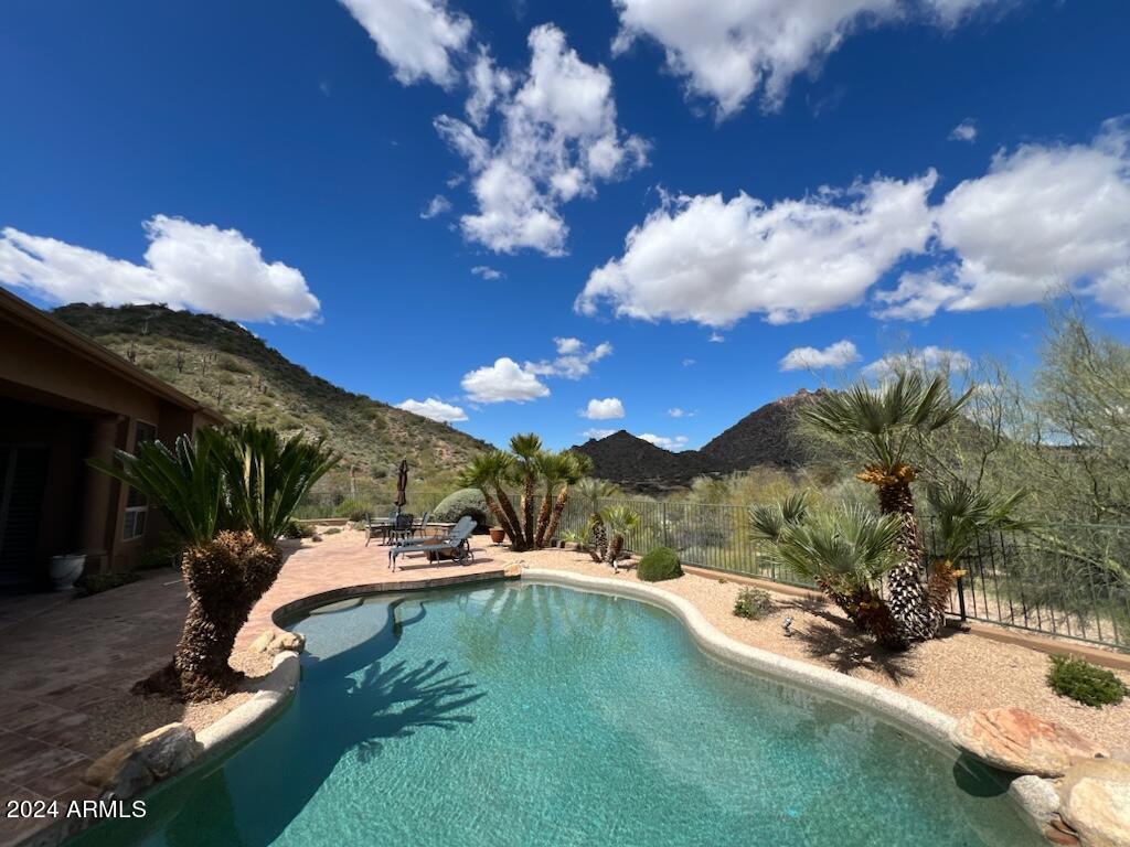 11696 E SAND HILLS Road