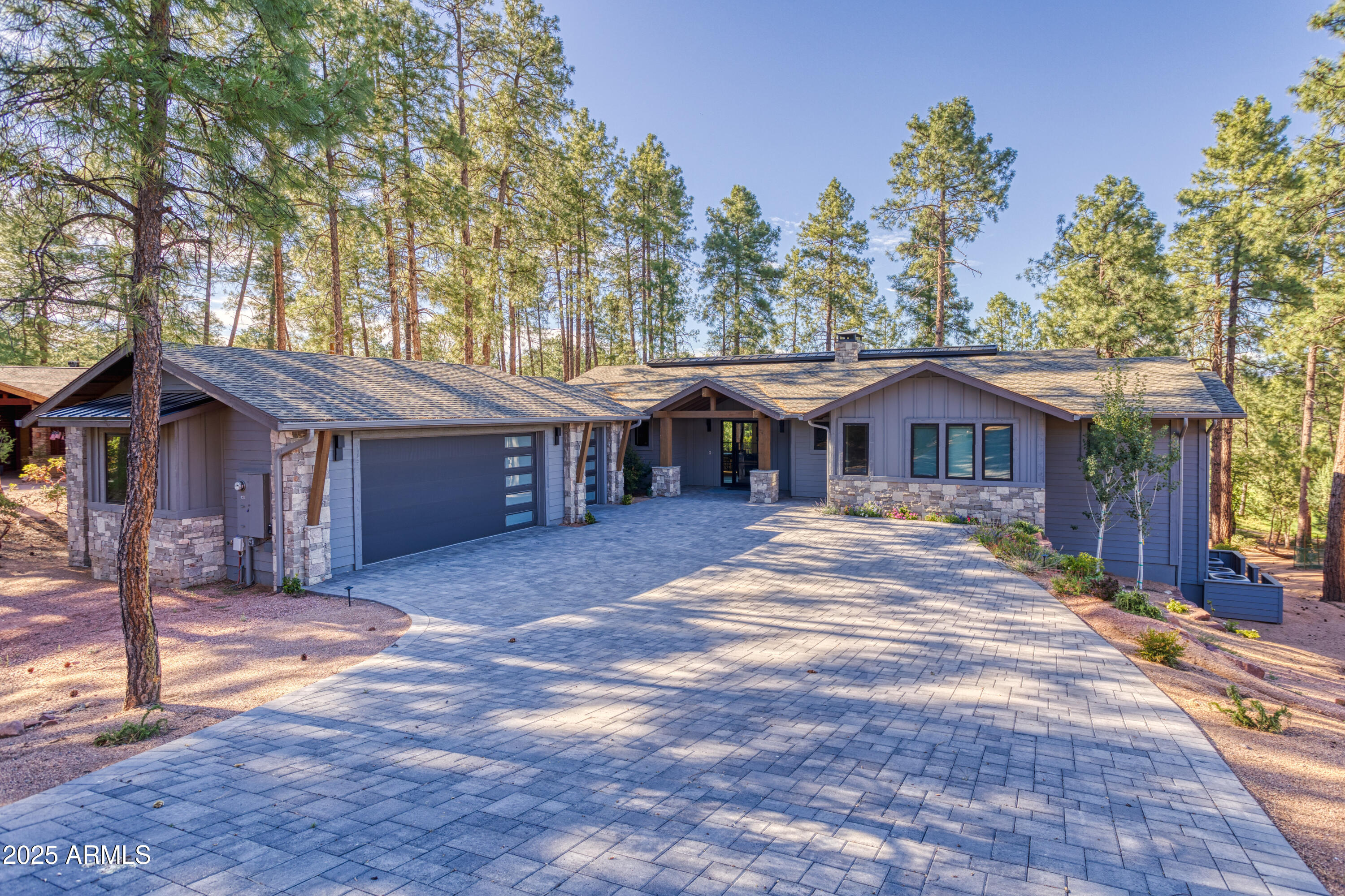 2404 E INDIAN PINK Circle