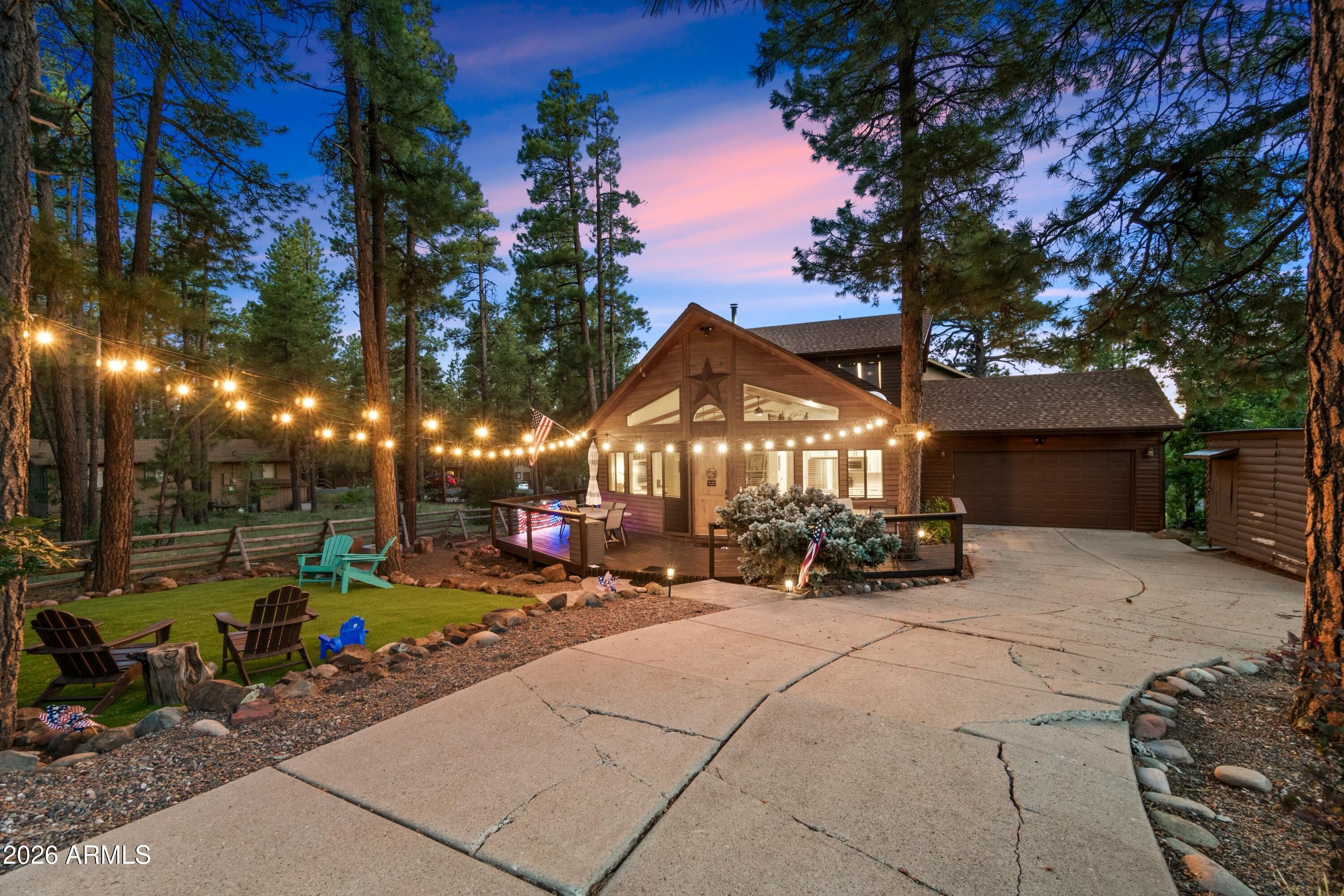 805 E OAK Drive