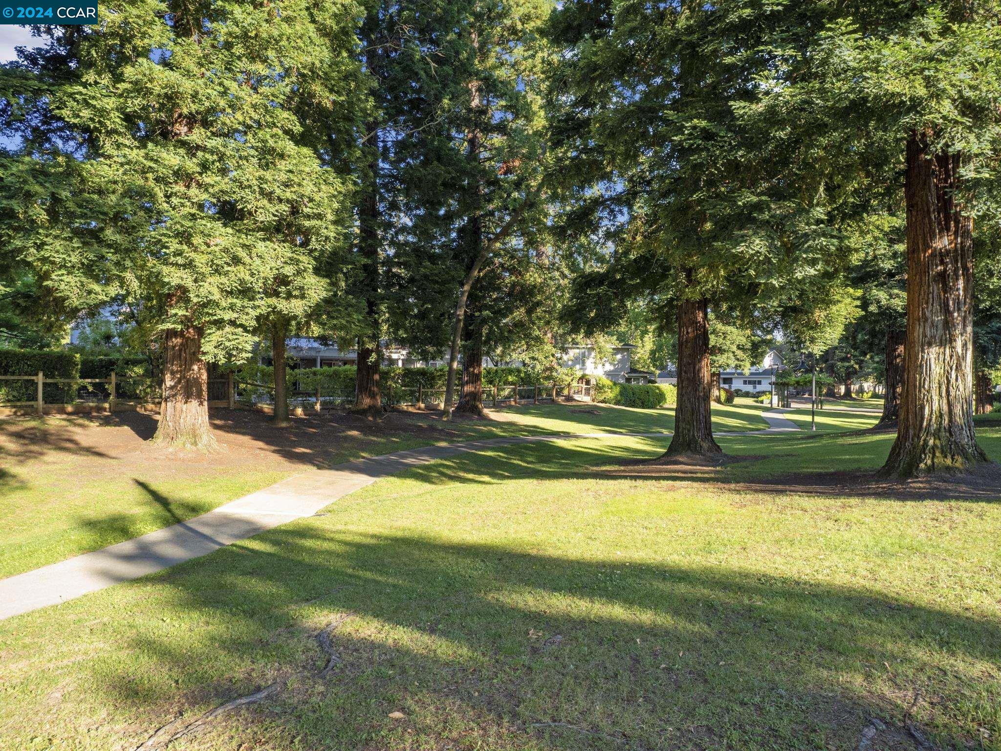 760 Senca Ct